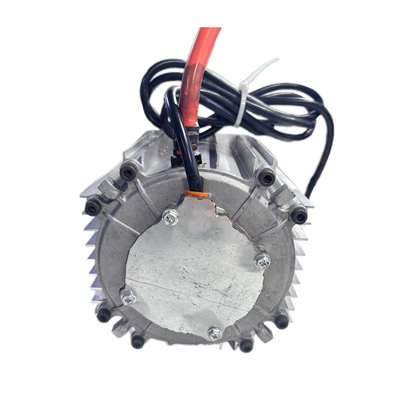 Motor cu tracțiune intermediară